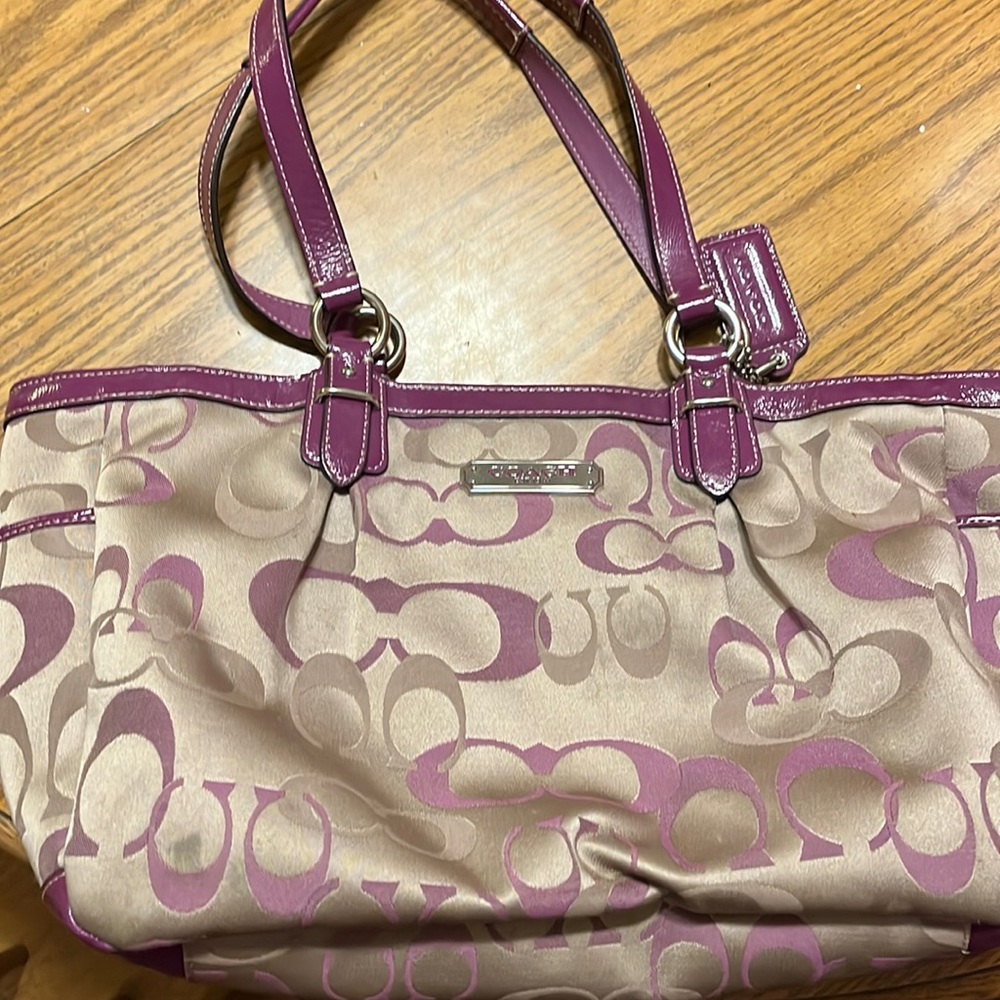 Purple and tan coach handbag num M1281-F20444
